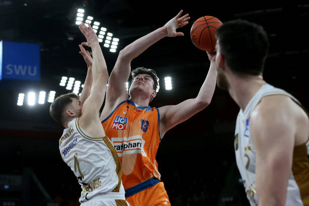 黑猫回来了 黑猫回来了