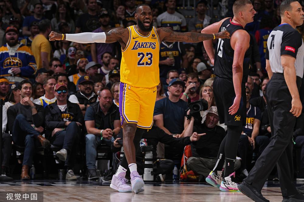 半场:国足0-2澳大利亚,王大雷送礼,曹永竞伤退,欧文破门.