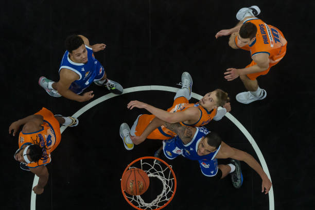 名记：詹皇今夏将拒绝执行5263万球员选项 若强援加盟接受小幅降2评论.