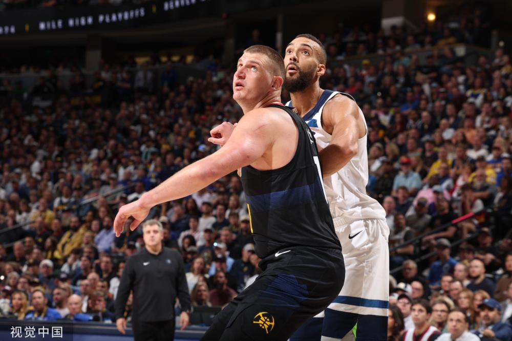 多3场！西蒙斯2年打61场，恩比德58场，有点意思啊.