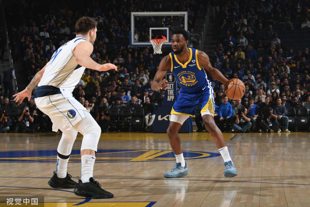 改航班放弃度假，格林斯比球迷父子看了战胜曼联的史诗级比赛